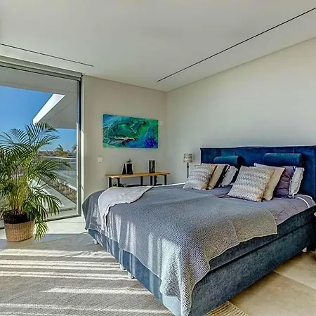 Carvoeiro Sleeps 8 With Pool And Wifi *