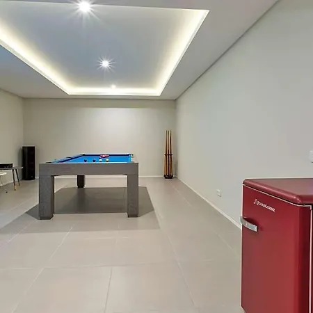 Villa Carvoeiro Sleeps 8 With Pool And Wifi